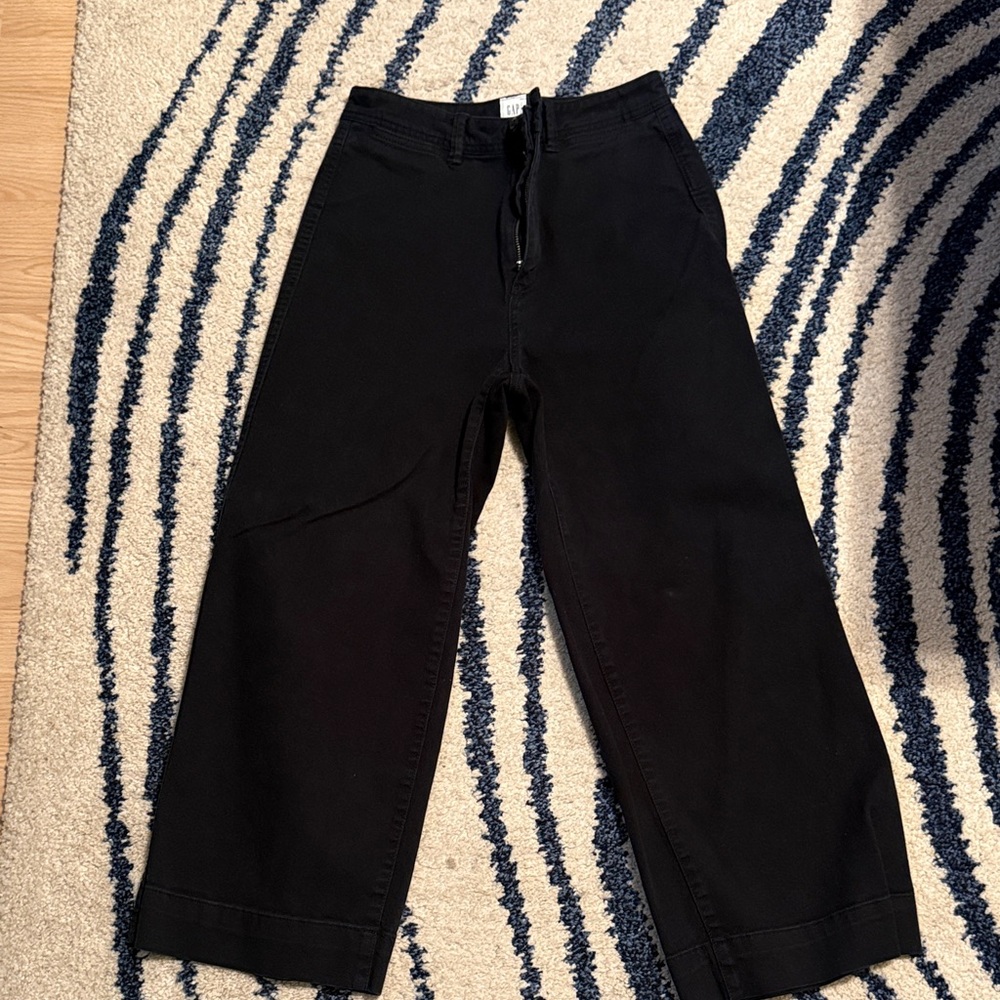 GAP High-Rise Wide-Leg Crop Pants in Black